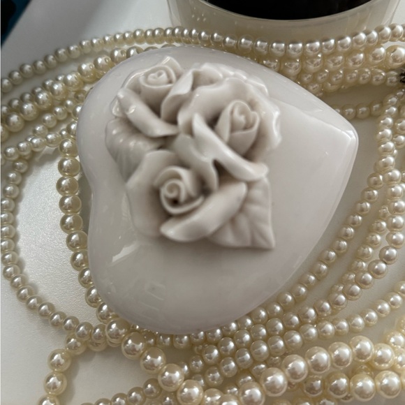 Vintage Heart & roses jewelry holder - Picture 3 of 5